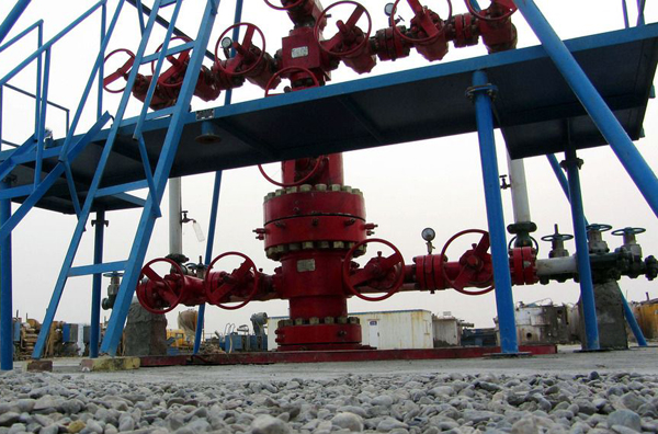 超薄中空液壓扳手拆裝井口采油樹(shù)設(shè)備閥門(mén)上螺栓